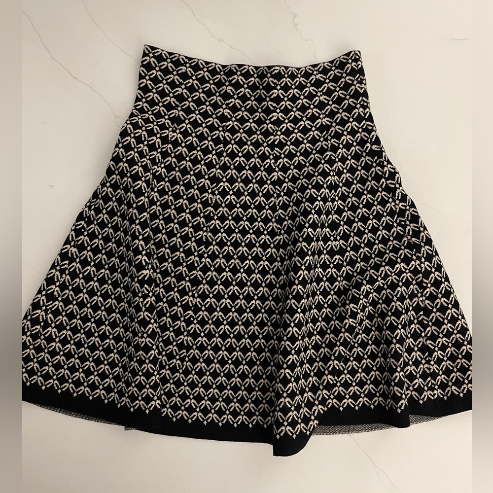 Max Studio Black and White Geometric A-Line Skirt